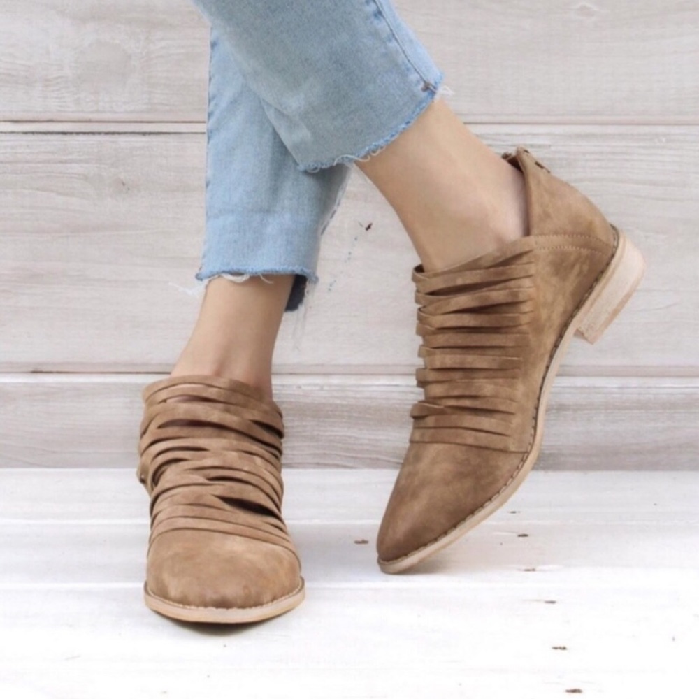 BRAND NEW W/ BOX - Caramel FREE SOUL ankle bootie